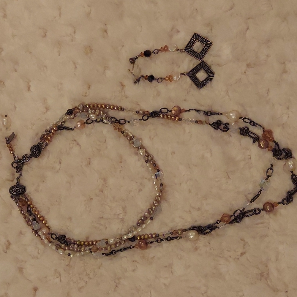 Beautiful Tres Jolie Necklace and earrings!